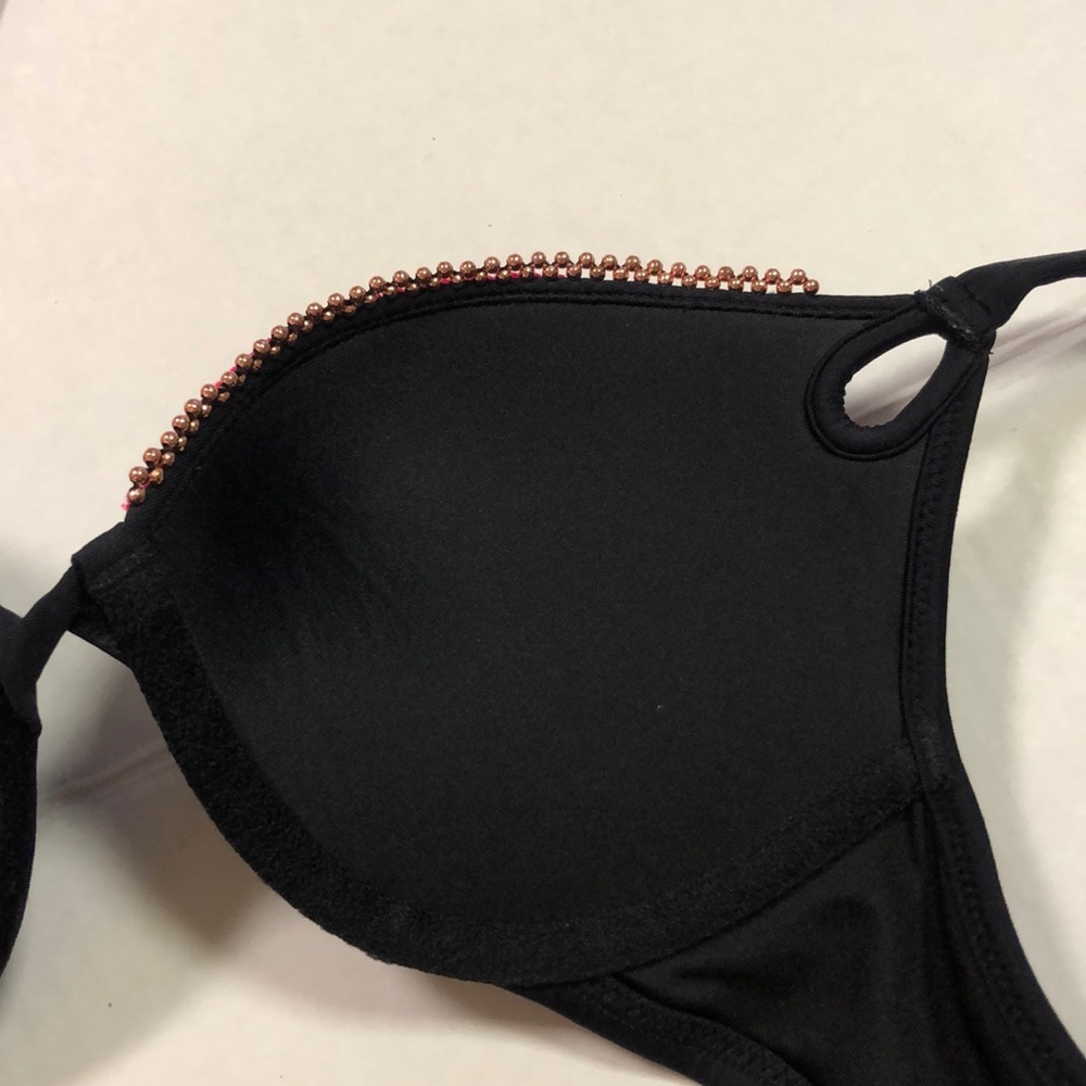 NWOT. VIctoria Secret 32B bikini top - Picture 3 of 7